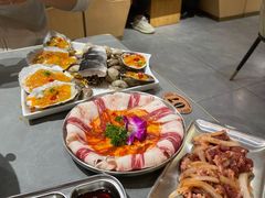 -围炉肉舍•炭烤活鳗•丹东海鲜烤肉(步行街店)