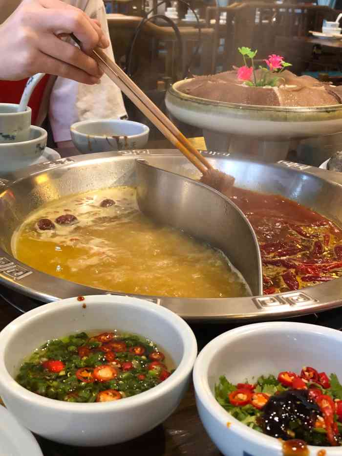 香九天重庆老火锅(财经学院店)-"位置很好找,然后店铺面积很大,一进小