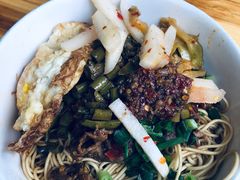 麻辣鸭子和麻辣牛肉双拼-李易面馆(树木岭店)