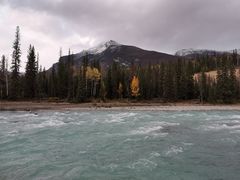 -阿萨巴斯卡瀑布观景点