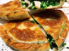 三鲜韭菜盒-小船渔村•大连菜•大连焖鱼(黄河路店)