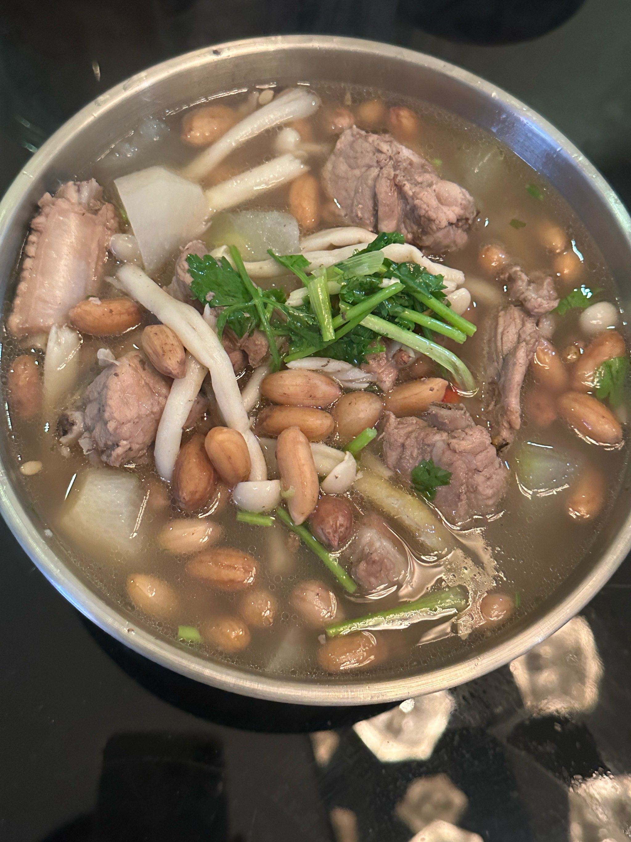 花生排骨汤,晚上喝了也不会胖