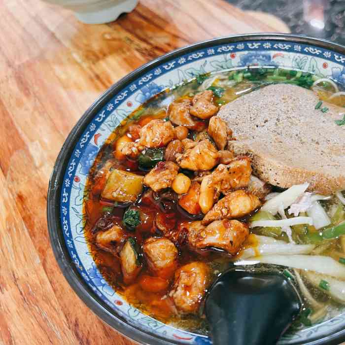 阿五面馆-"进门排队,汤面还是拌面直接和厨房说.一般.