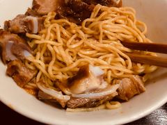 -松树干拌面店