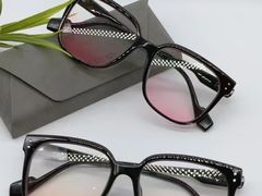 -爱视眸Eyeblling眼镜·依视路·蔡司镜片折扣店(百联南方商城购物中心)
