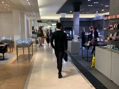 -乐蓬马歇百货公司(Rive Gauche)
