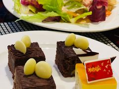 -广州万富希尔顿酒店·感趣自助餐厅·金秋蟹宴生蚝海鲜刺身