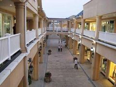 -Max Mara(王府井奥莱·香江小镇店)