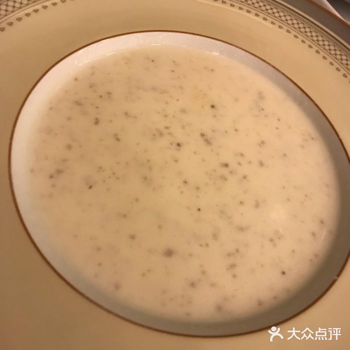 莫斯科餐厅奶油松茸蘑菇汤图片