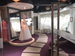 -现代经典婚纱摄影(光明北路尊荣总店)