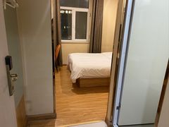 -华艺酒店(文化宫地铁站店)