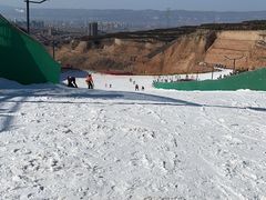 -采薇庄园四季滑雪场