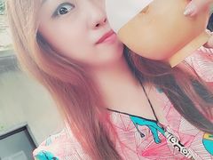 -莓园冰淇淋店