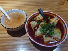 -八二小区抄手(龙湖上城天街店)