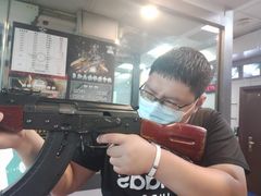 -都市枪神实弹射击俱乐部