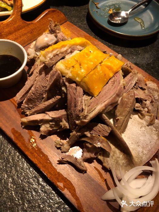 丝路金桃·新疆菜(徐汇店)烤羊腿图片