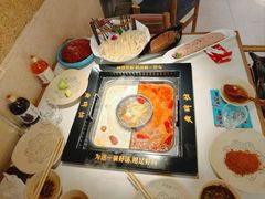 -老牌坊云南鱼豆花火锅(哈西万达店)