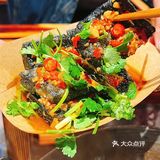 藏在小区里的湖南味｜板凳上的饭桌