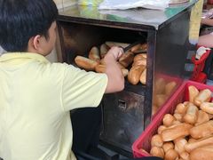 -Bánh Mì Huynh Hoa