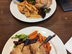 -拉亚汉堡经典餐厅(商城路店)