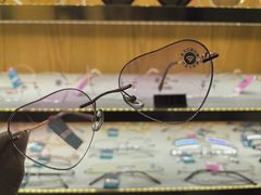 -优医视平价眼镜蔡司依视路折扣工厂店(十里堡店)