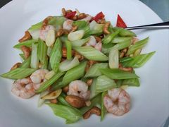 西芹腰果炒虾仁-渝信川菜(南滨店)