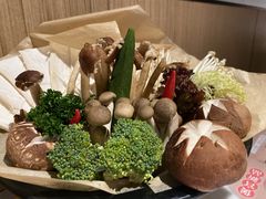 菌菇拼盘-煲宫猪肚鸡(晶品店)