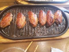 料理烤焦香翅中-老东镇啤酒屋海鲜加工·蒸汽海鲜·海鲜烧烤(台东店)