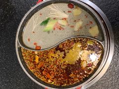 鸳鸯锅底-成都玉林串串香(世纪港湾店)