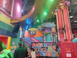 -欧酷世界动力星球(王府井奥莱UP TOWN店)