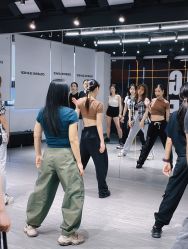 -卡门舞蹈