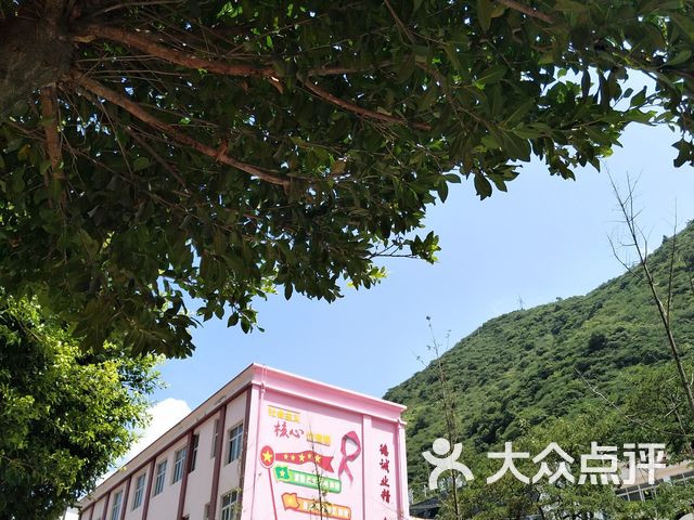泸定县泸定桥小学