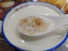 椰汁桃胶西米露-五条人糖水铺(武林总店)