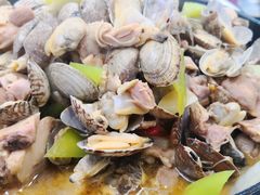 铁锅蛤蜊鸡-富临港·蒸汽海鲜·手抓海鲜·炒菜(栈桥店)