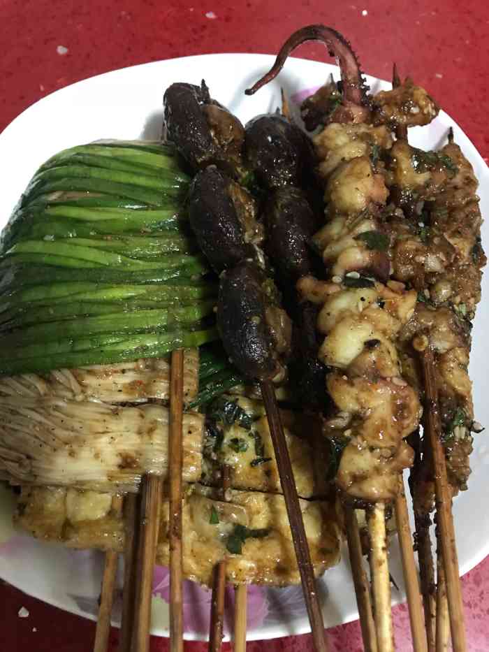 红姨烧烤-"每周晚上红姨烧烤那忙的不可开交,又想吃但.