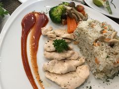 -Chom Cafe and Restaurant