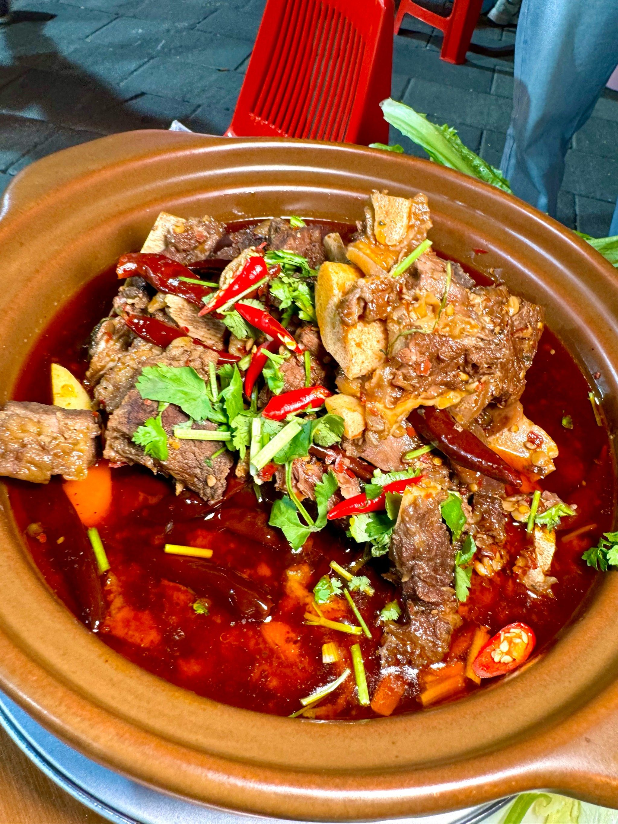 在市中心人均60 地摊牛排锅!巨巨巨划