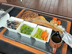 -三亚亚龙湾瑞吉酒店·宴悦Driftwood·游水海鲜·牛排·草坪·私人定制
