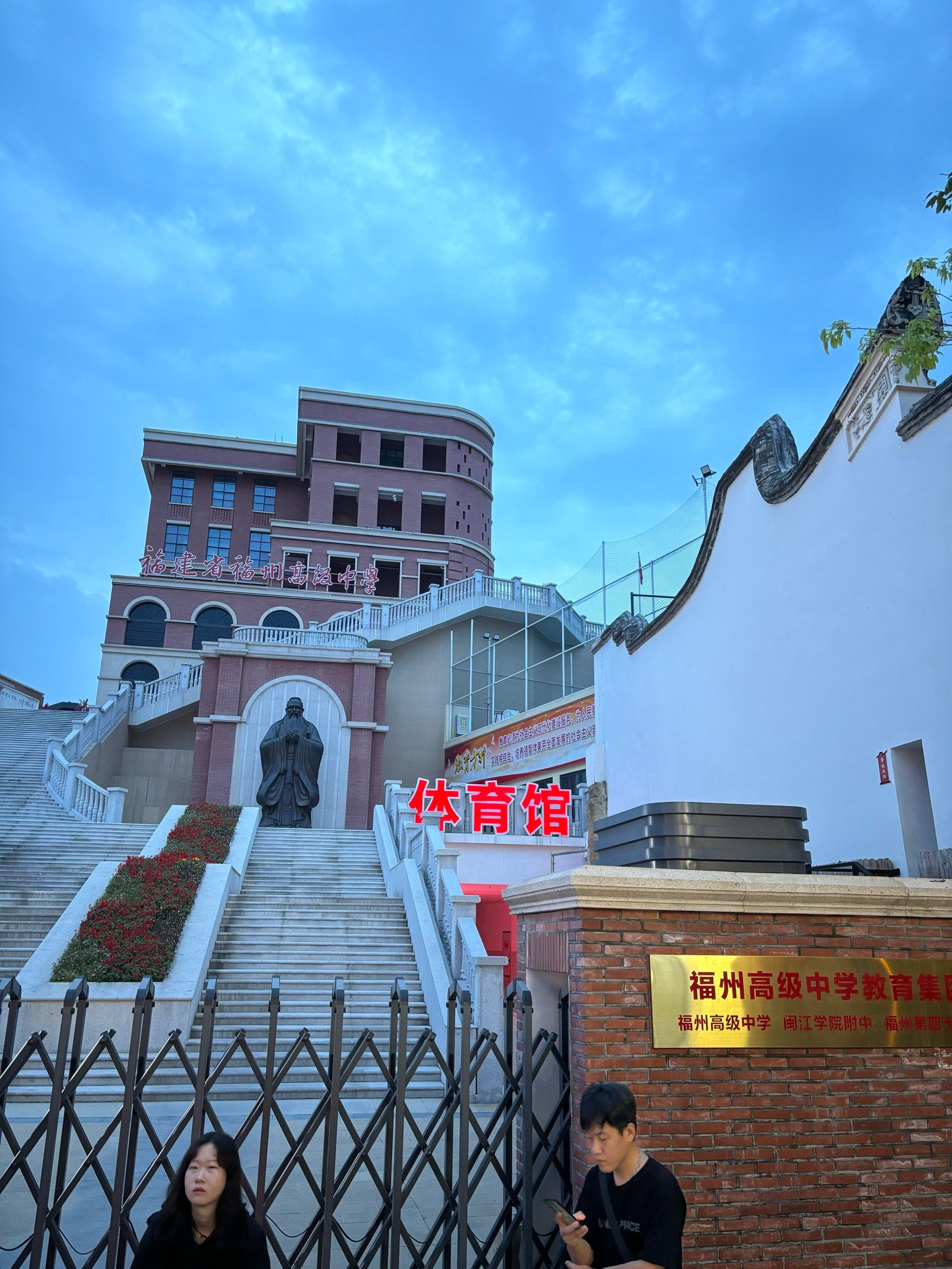 回到母校感受岁月静好
