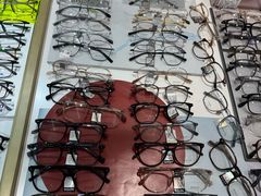-美式眼镜·授权蔡司.依视路.尼康.豪雅.明月(人民广场店)