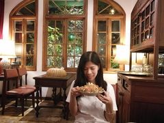 -Cuc Gach Quan Restaurant