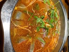 -野山舂·贵州现舂酸汤火锅(鸿通城店)