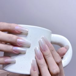 -花岐款式专研健康美甲沙龙