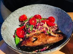 煎三文鱼配泰式花生藜麦色拉-Wagas沃歌斯(大学路店)