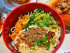 -爆炸头阿姨小四川正宗川味小吃(无任何分店)