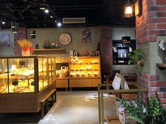 面包甜点陈列柜-啊噗吐呦现场烘焙(麦凯乐店)