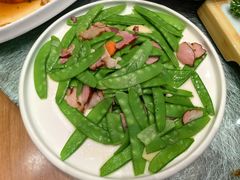 荷兰豆炒腊肉-王朝圣地温泉酒店-中餐厅