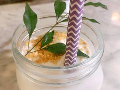 椰奶冰沙-野草莓自由市场