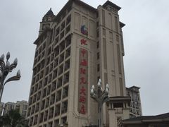 -地中海阳光大酒店(南昌红谷滩学府大道地铁站店)