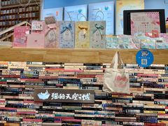 -猫的天空之城概念书店(杭州南宋御街店)